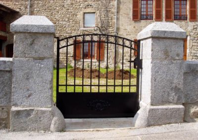 Portail ancien dans la Loire (42)